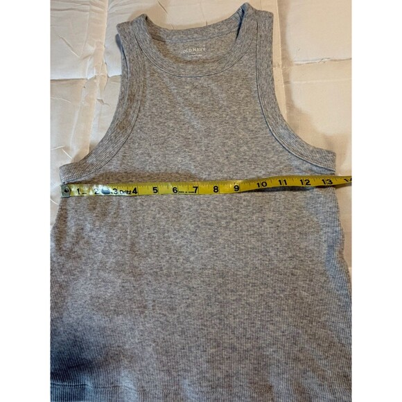 Old Navy Women’s Medium Light Heather Gray Snug Fit Rib-Knit Crop Tank Top - Picture 7 of 8
